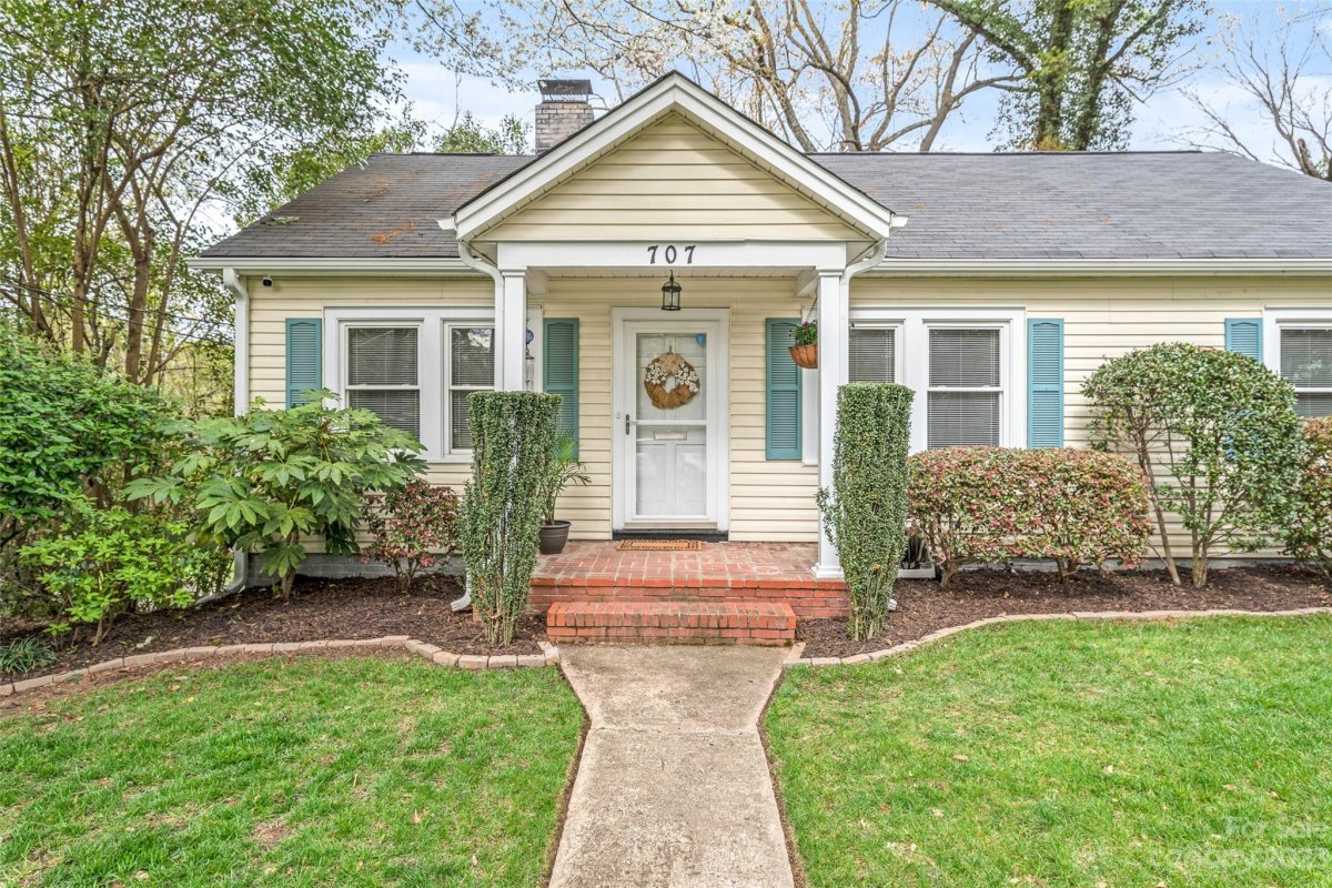 707 Neil Street
