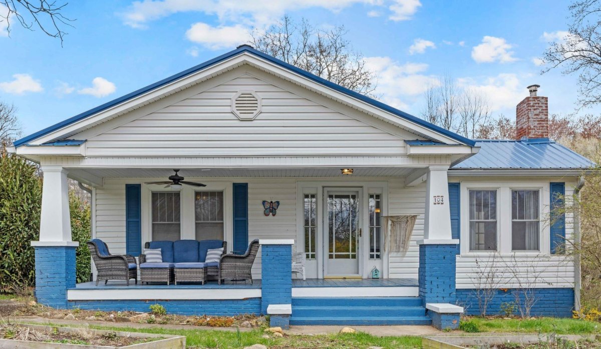 104 Eastwood Avenue