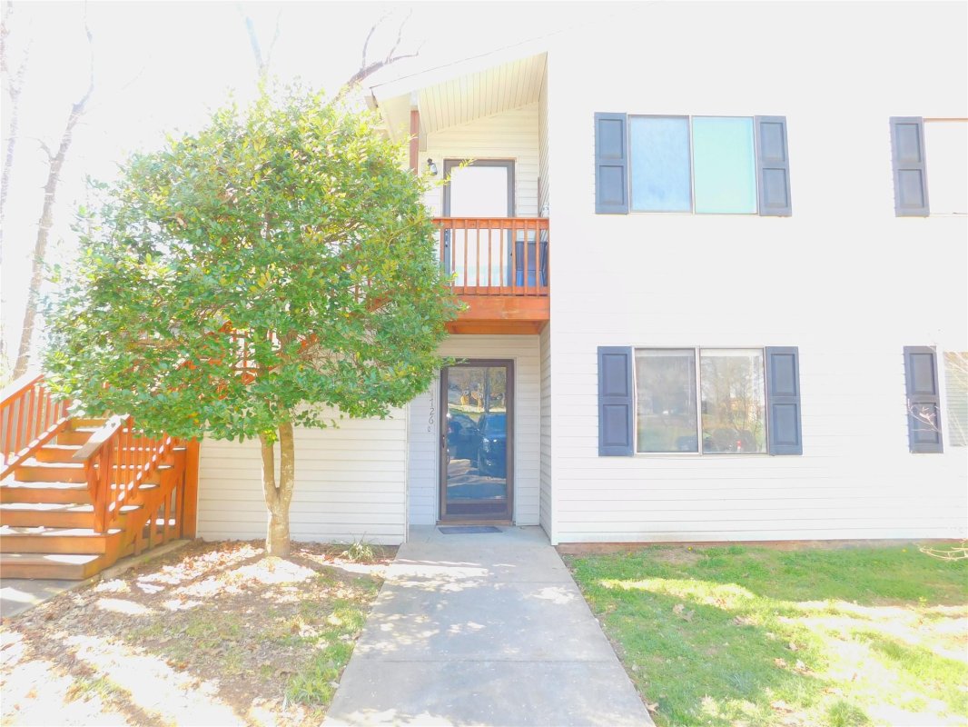 1726 Hunters Trail