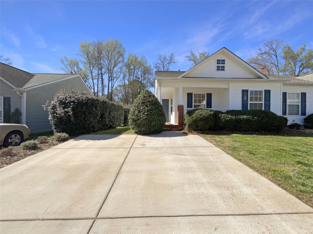1323 Pampas Circle