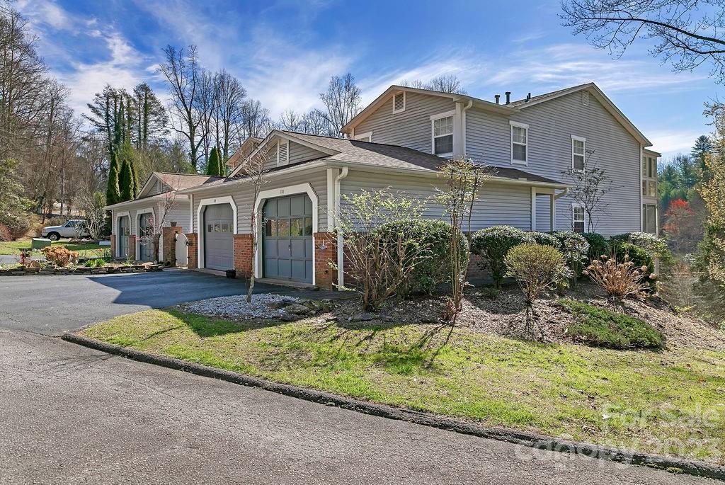 110 Lakeview Court