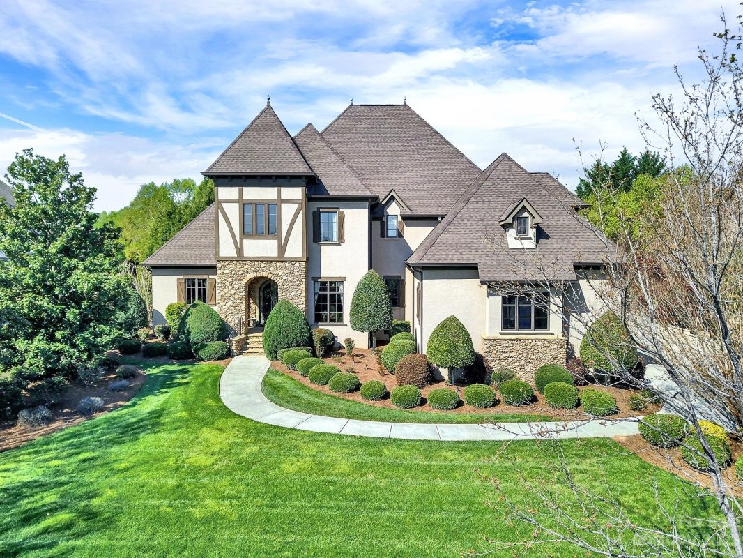1400 Lookout Circle
