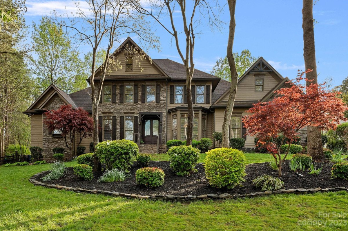108 Chinook Court