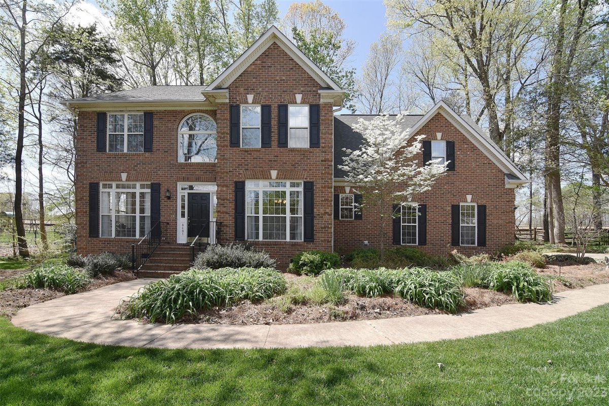 6401 Hollow Oak Drive