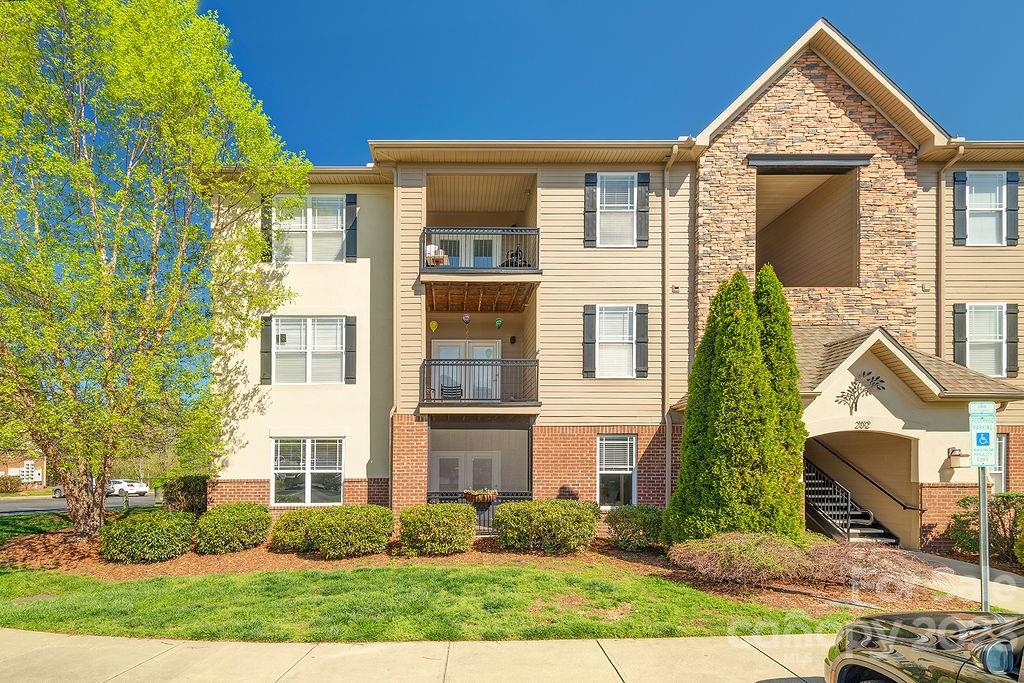 202 Brickton Village Circle 101