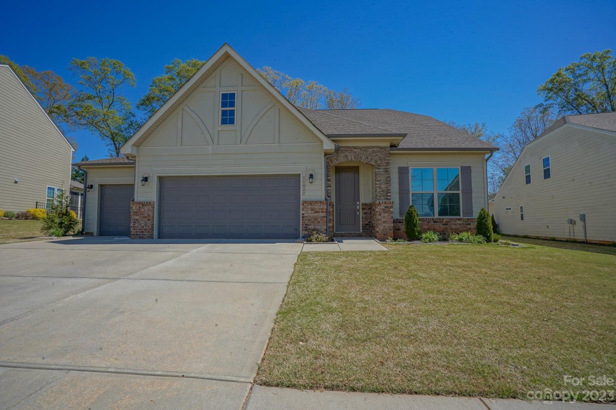 11422 Grenfell Avenue