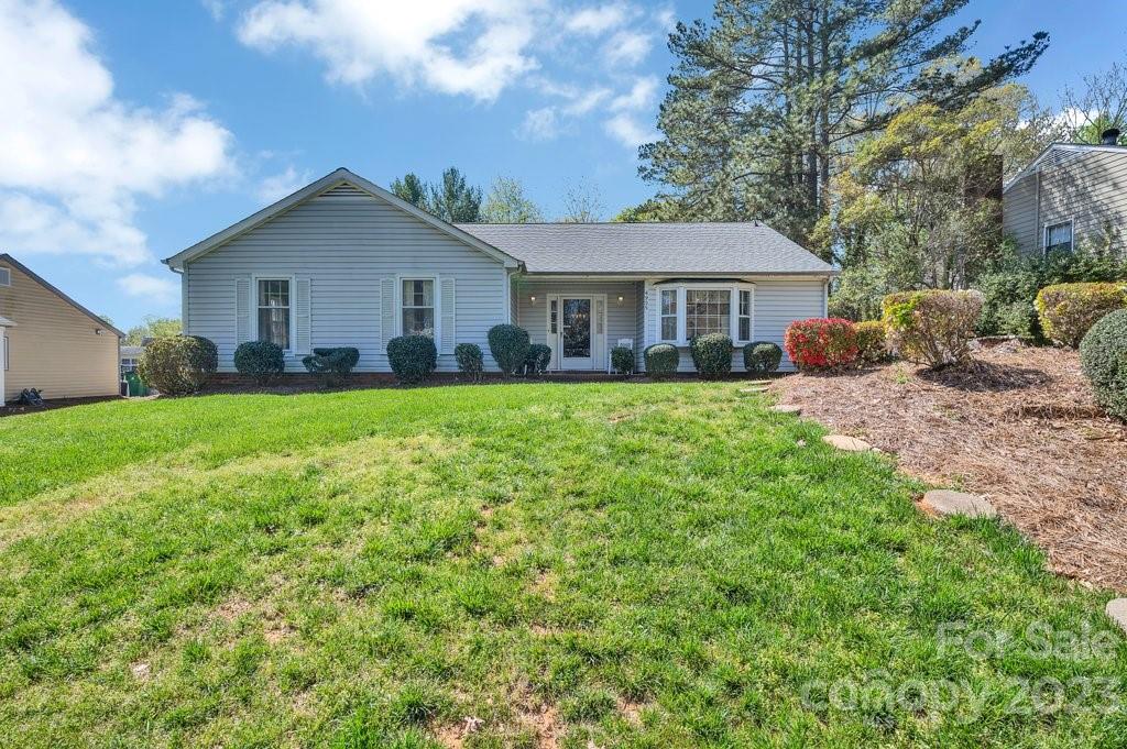 4905 Chestnut Lake Drive