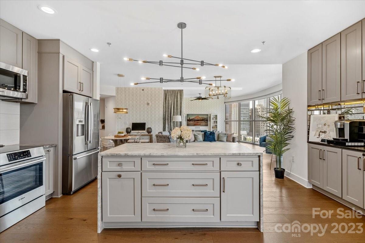 333 W Trade Street 1107