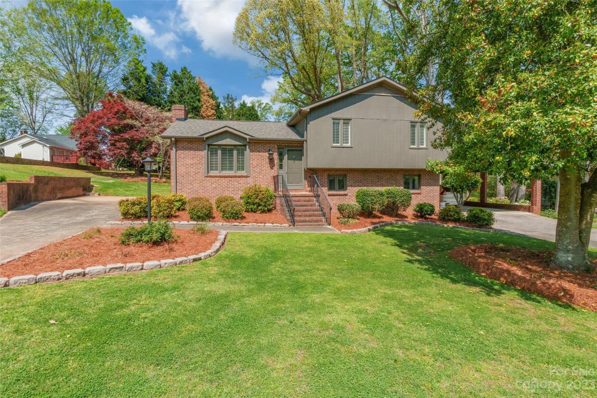831 Hillcroft Place
