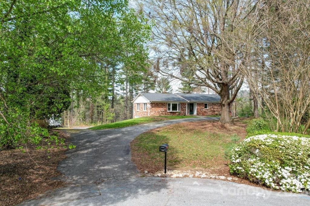 122 Surry Lane