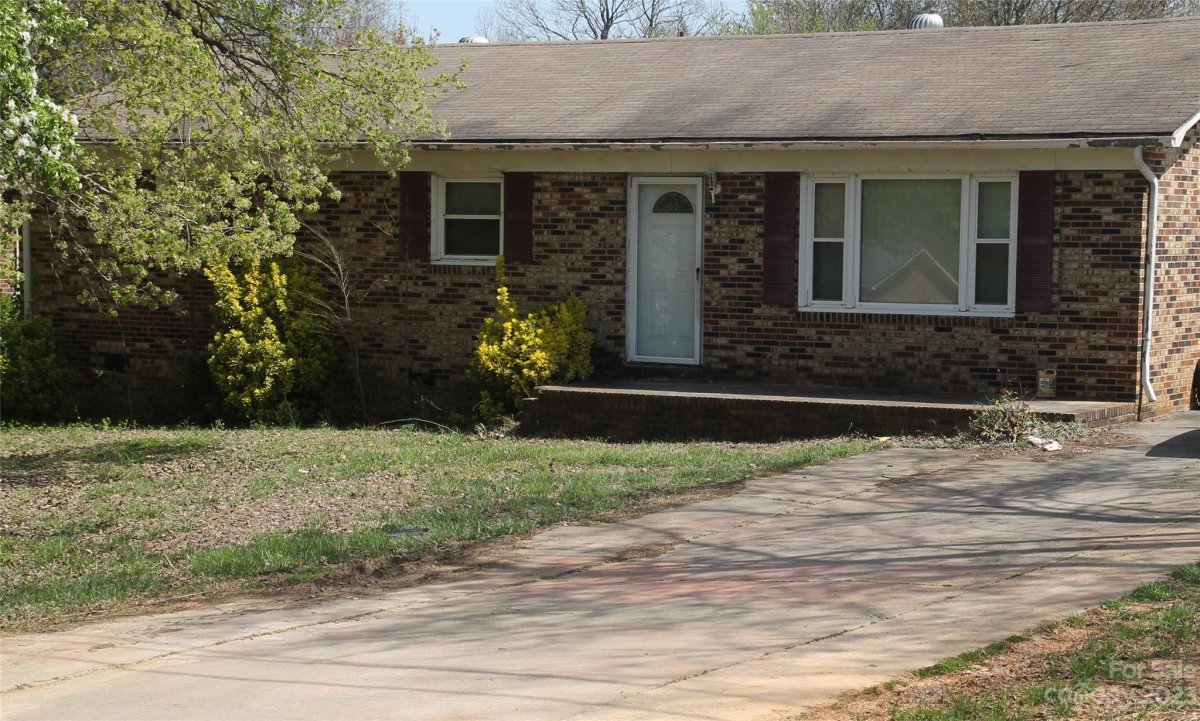 2506 Lyon Street