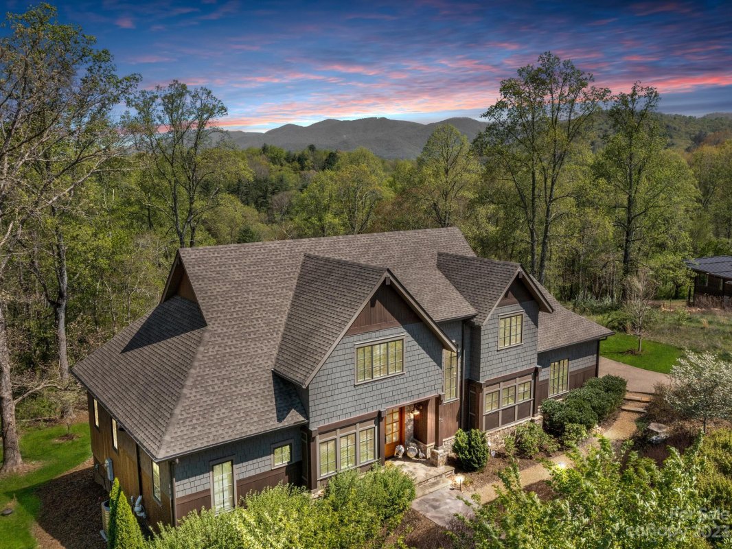 65 Wandering Oaks Way