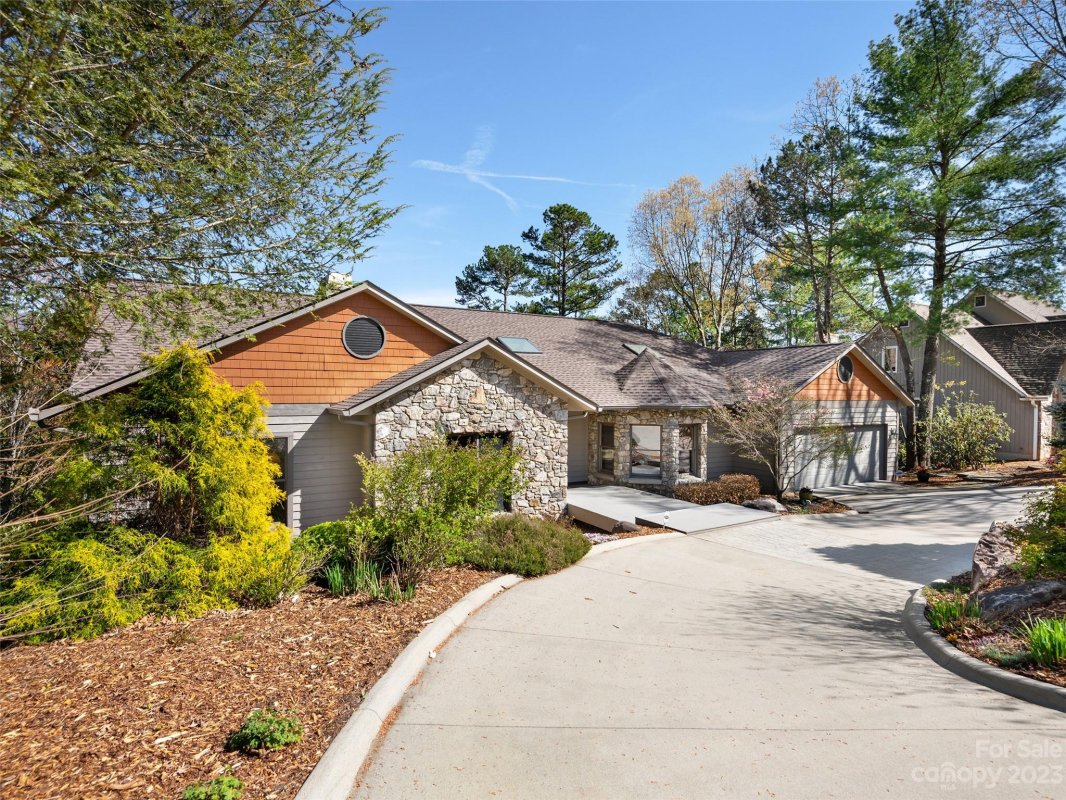 90 Hillcrest Drive