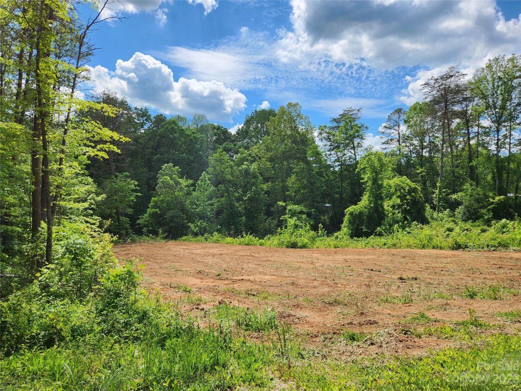 106 Pinecrest Drive