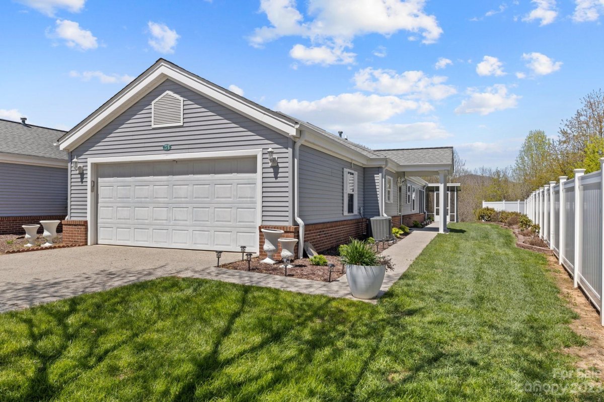 27b Heather Way