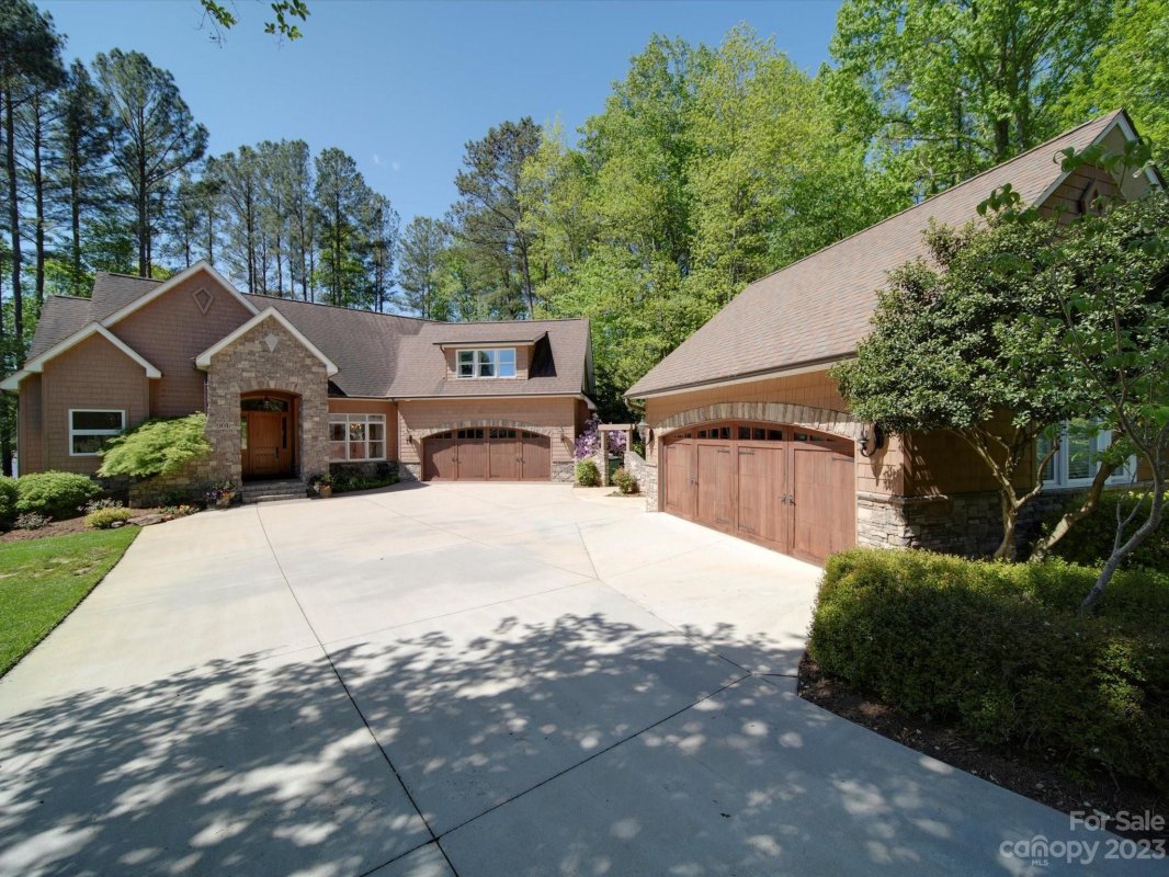 901 Sunset Pointe Drive