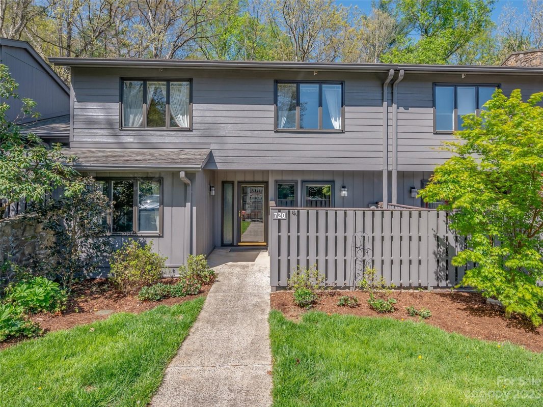 720 Crowfields Lane