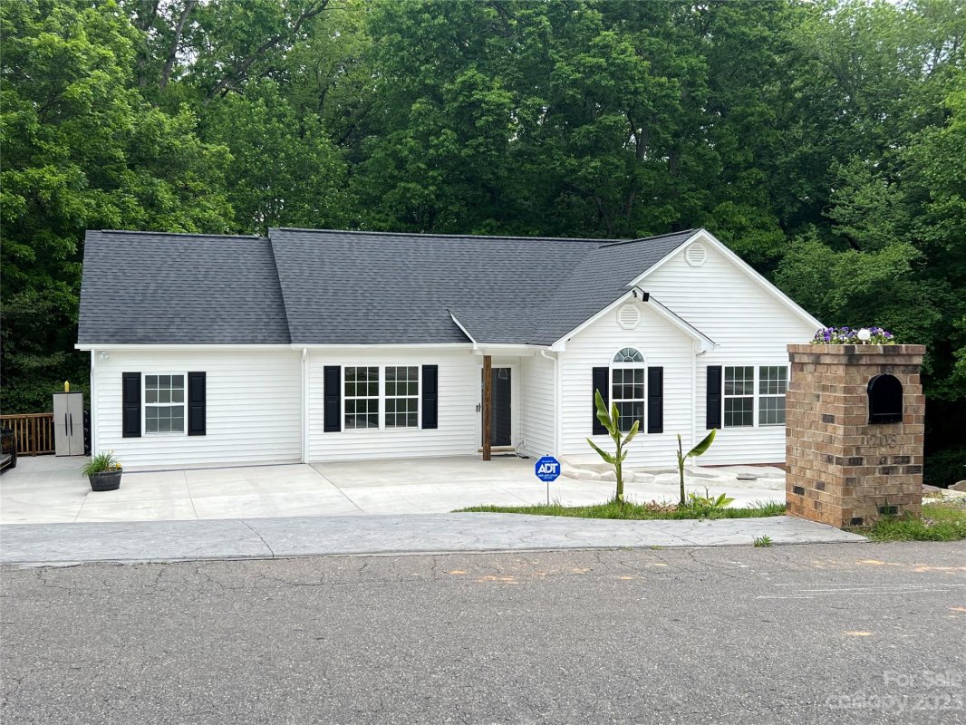 203 Split Oak Trail