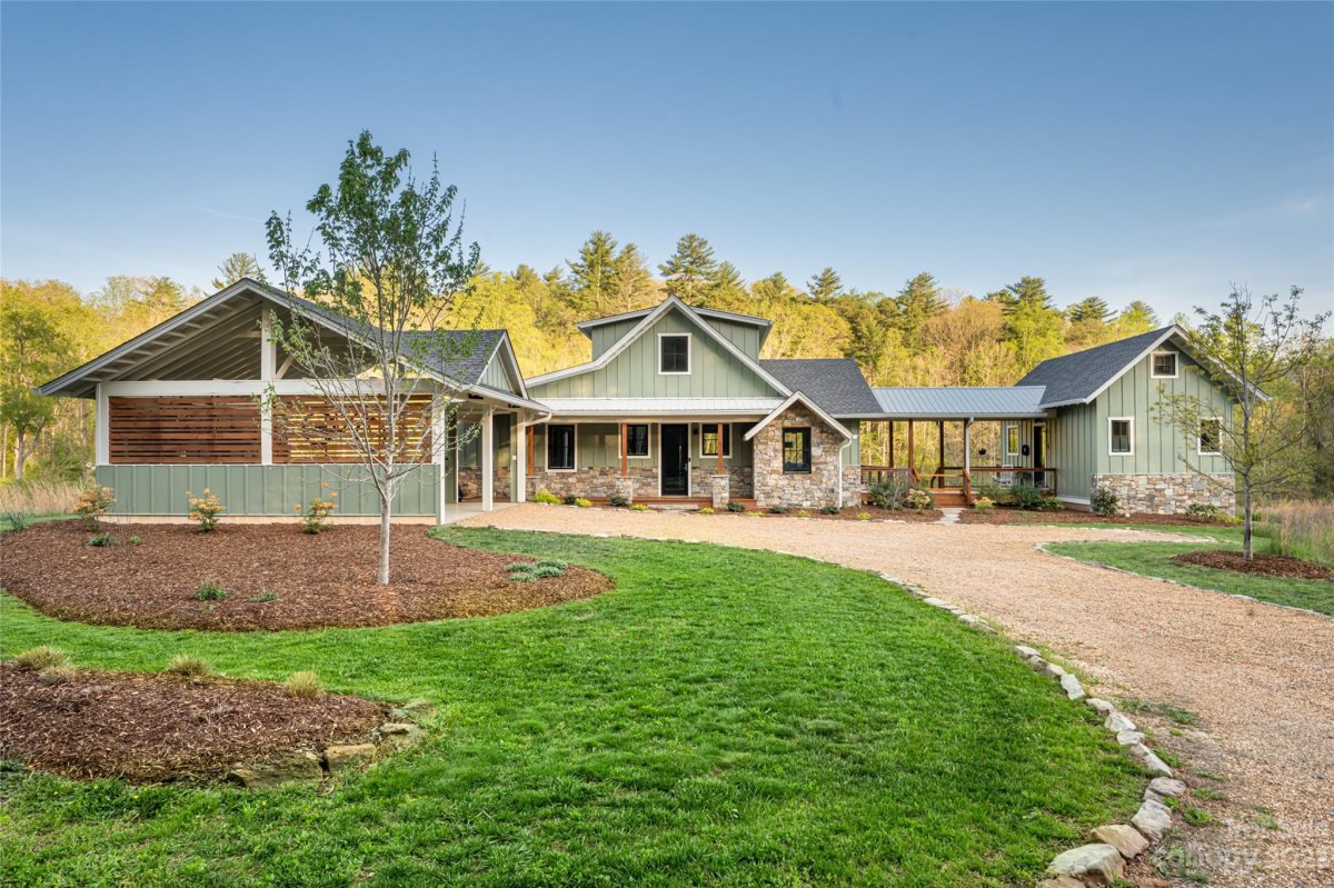 4 Parkland Grove