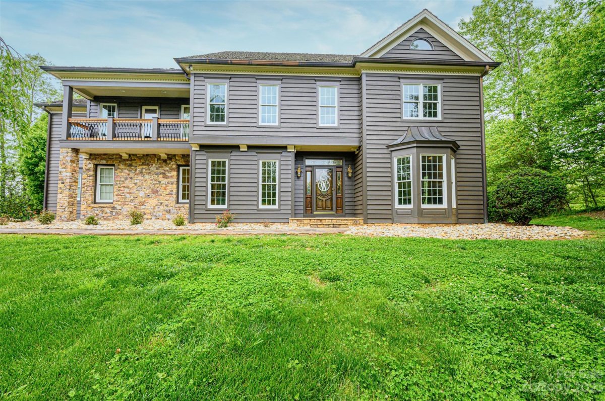 2777 Lakeview Drive