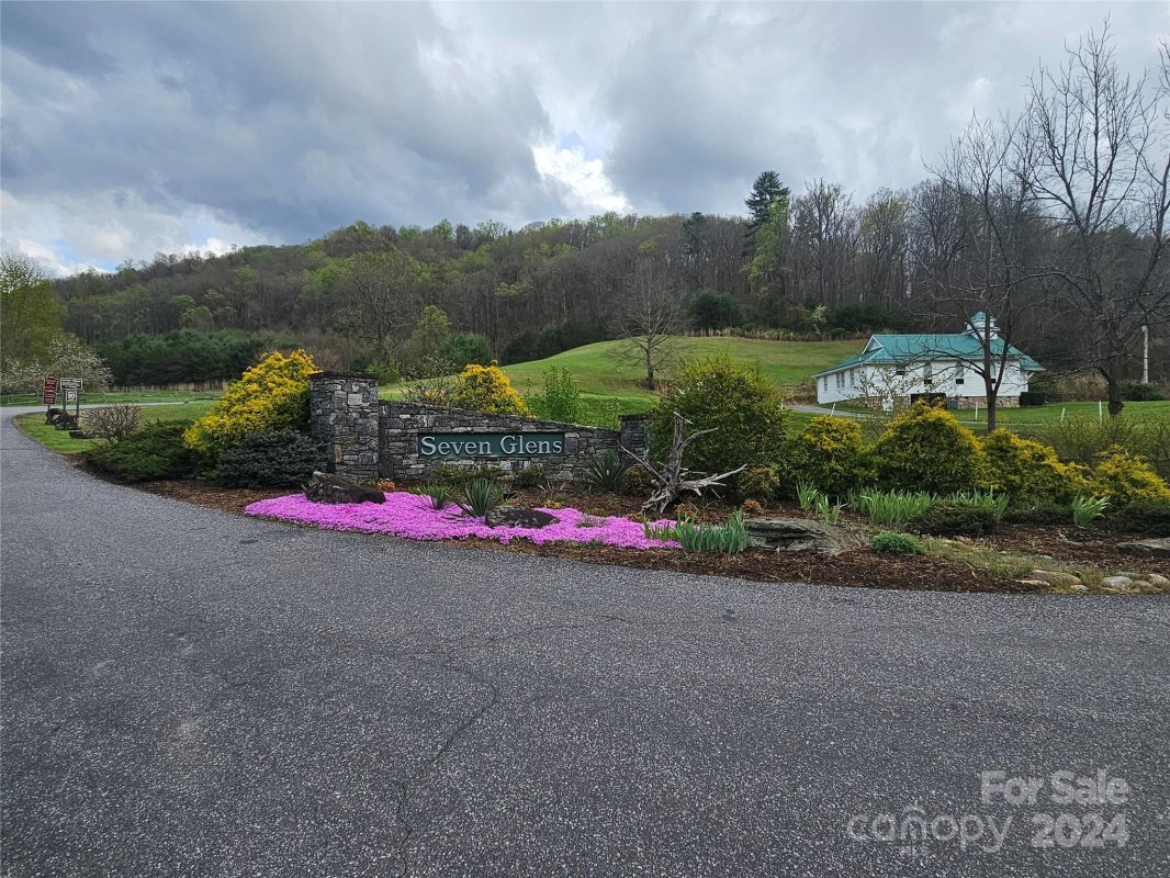 1559 Seven Glens Drive 165