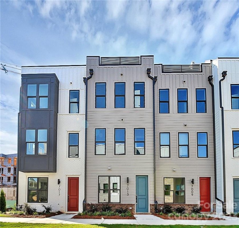 7013 Louie Lane