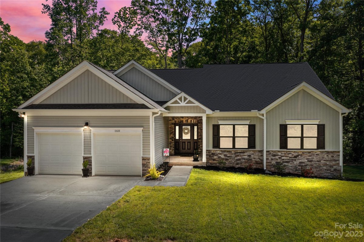 160 Holly Springs Loop