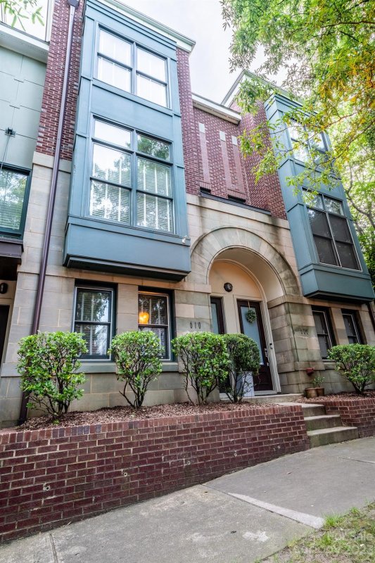 610 E 10th Street