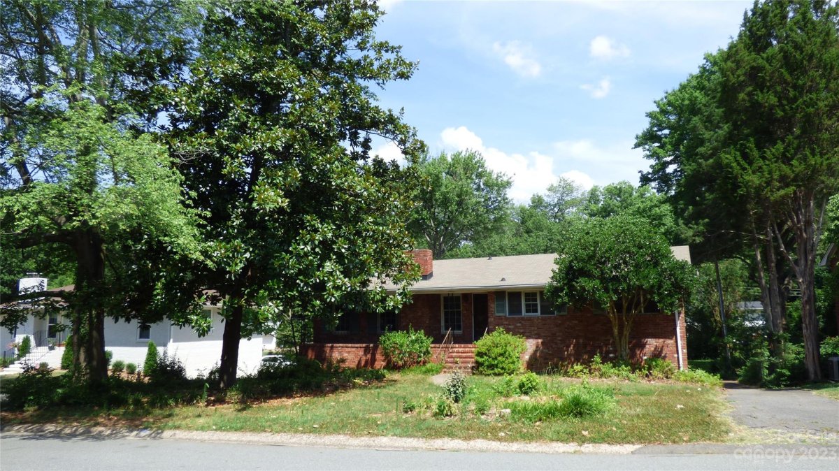 1239 Paddock Circle