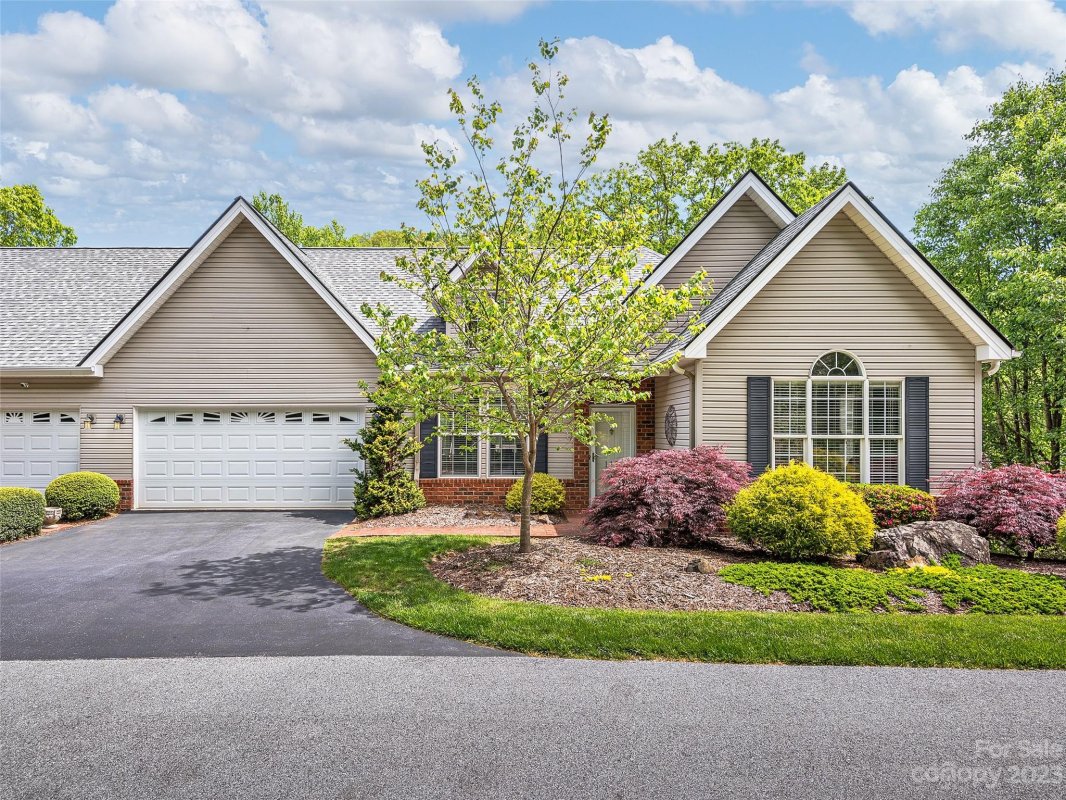 113 Hibiscus Lane
