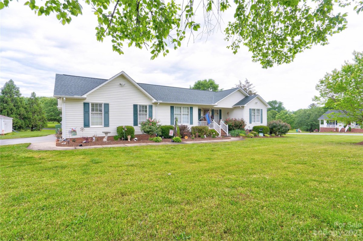 105 Eagle Spur Trail