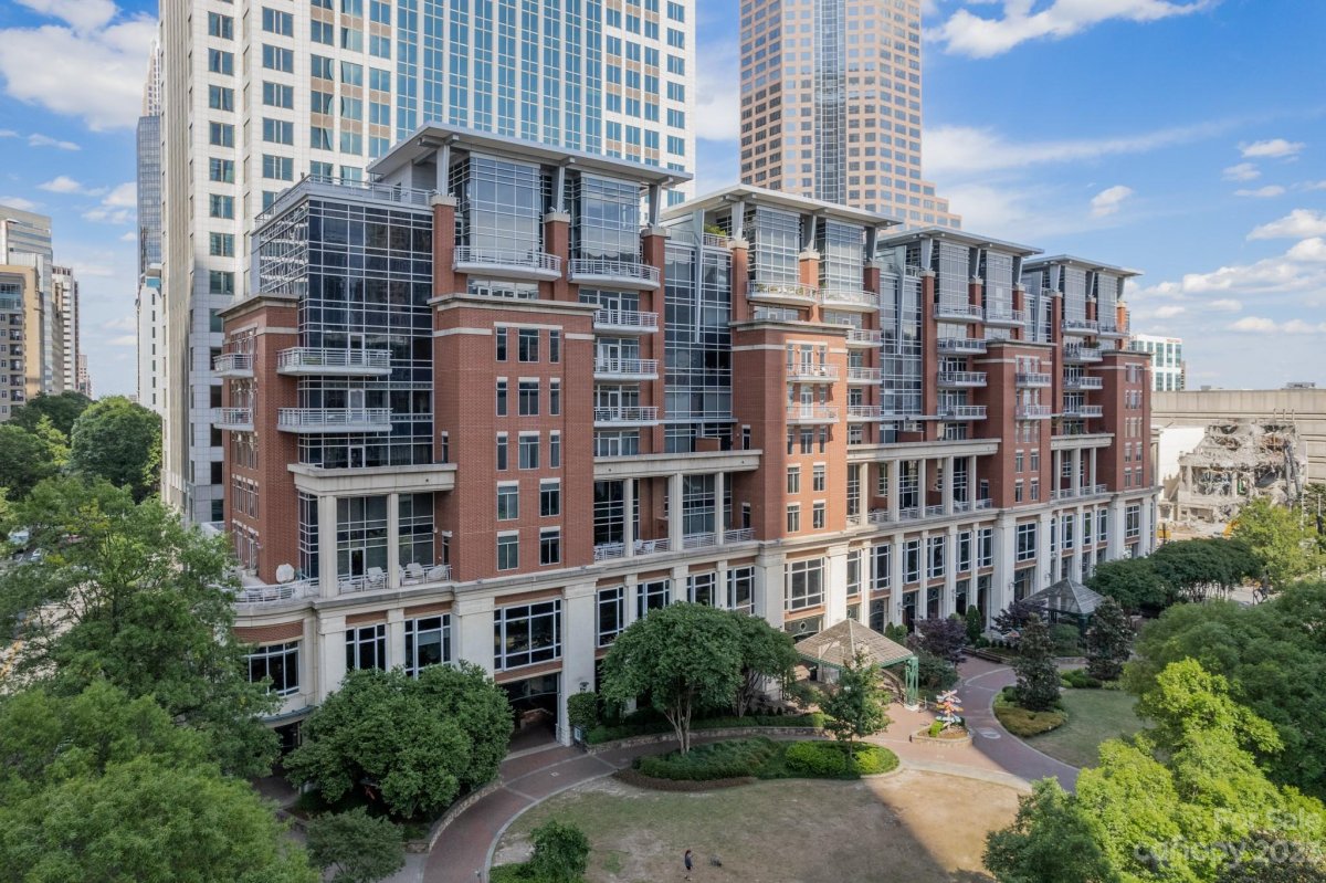 435 S Tryon Street 600