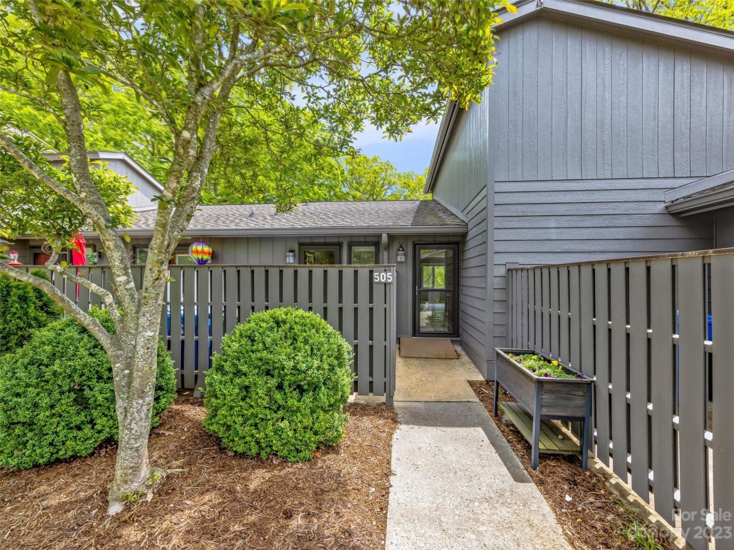 505 Crowfields Lane