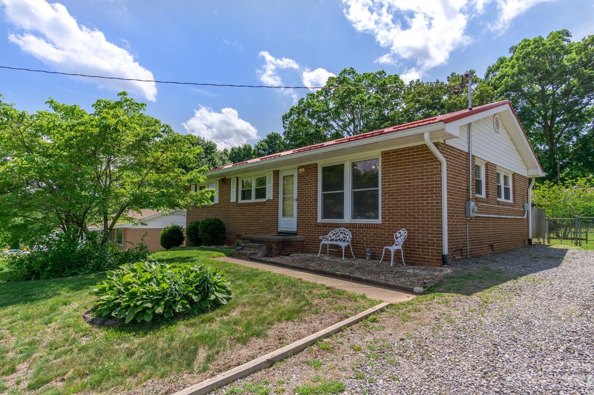 21 Wagon Road