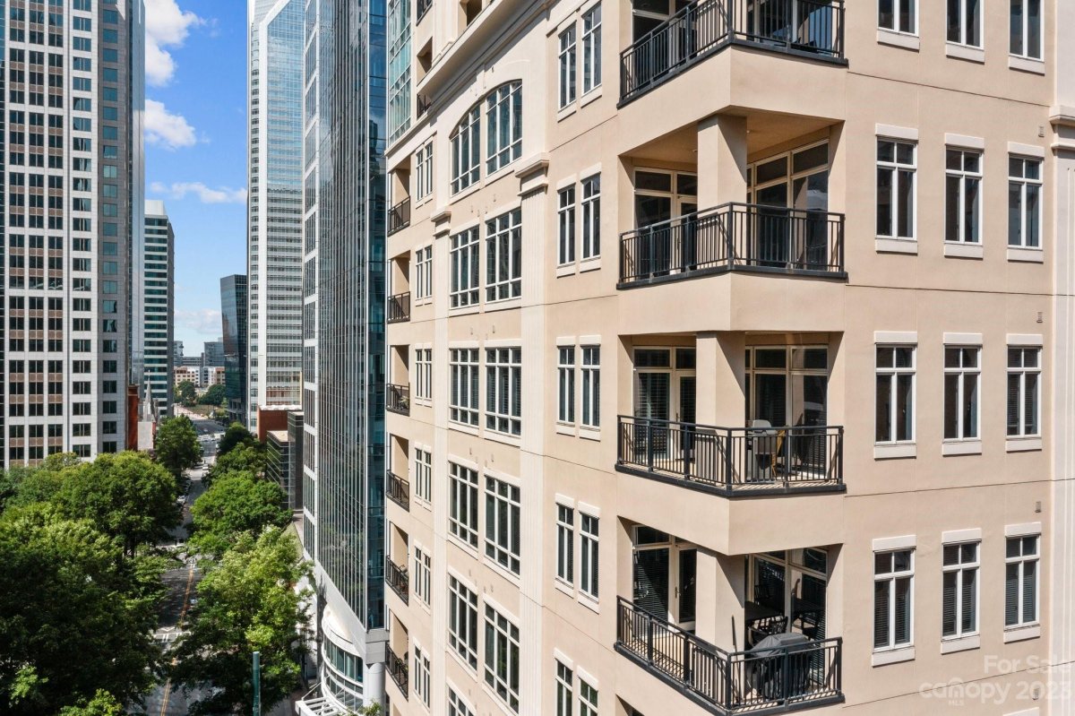 230 S Tryon Street 906