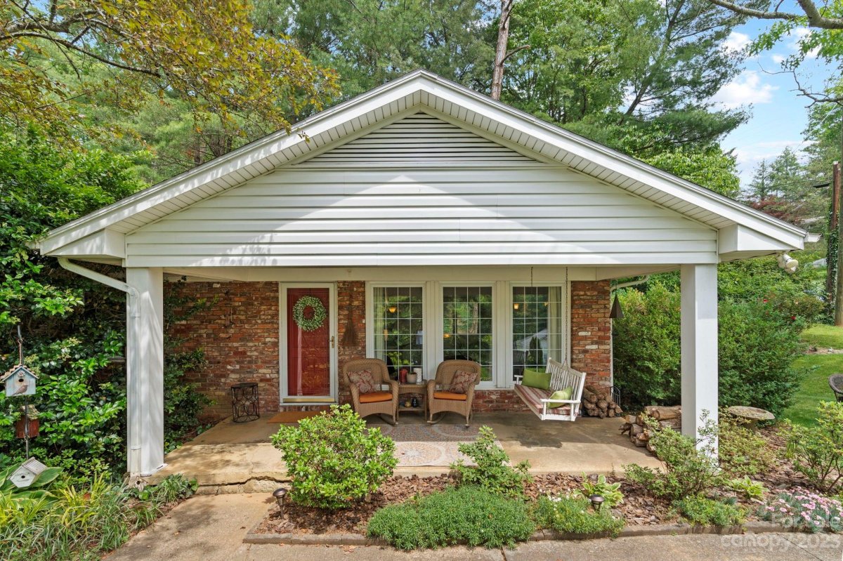 2 Squirrel Hill Road