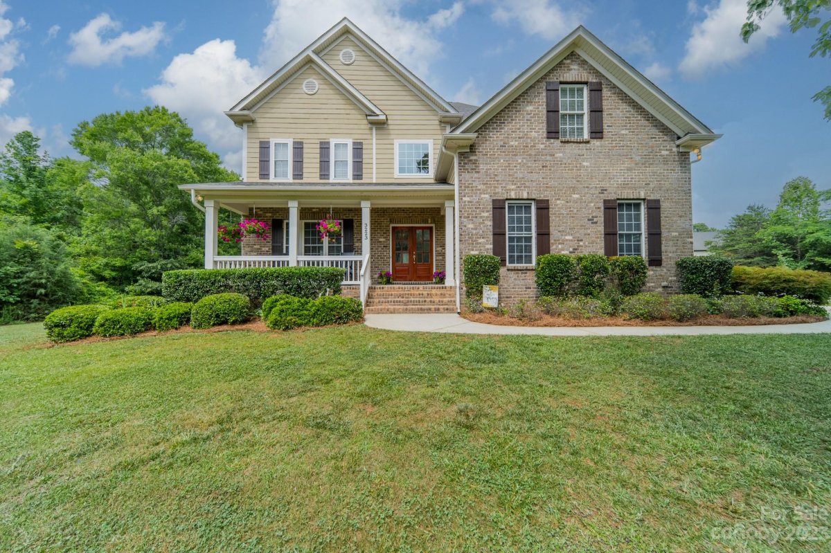 3223 Mountain Creek Drive
