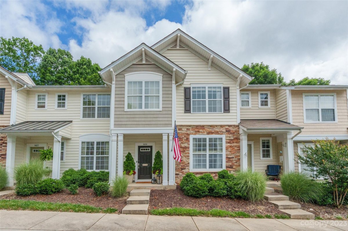 909 Copperstone Lane