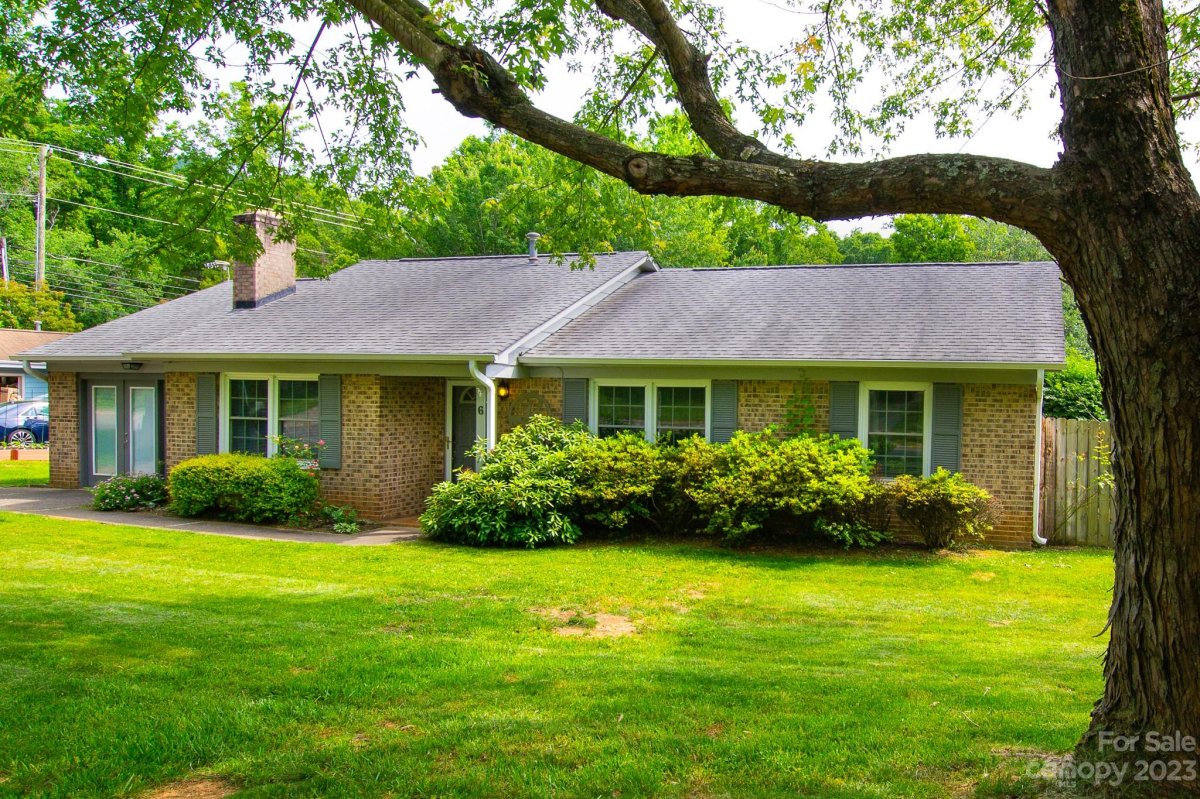 6 Knoll Ridge Drive