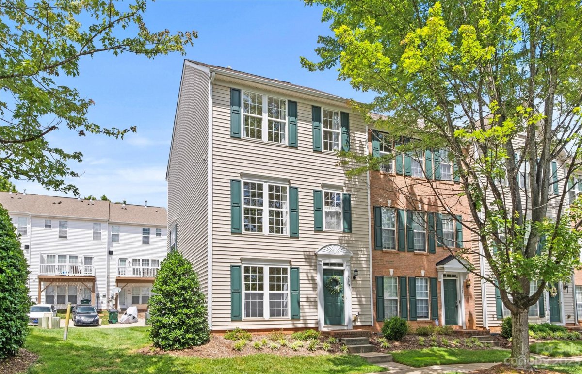 15679 King Louis Court