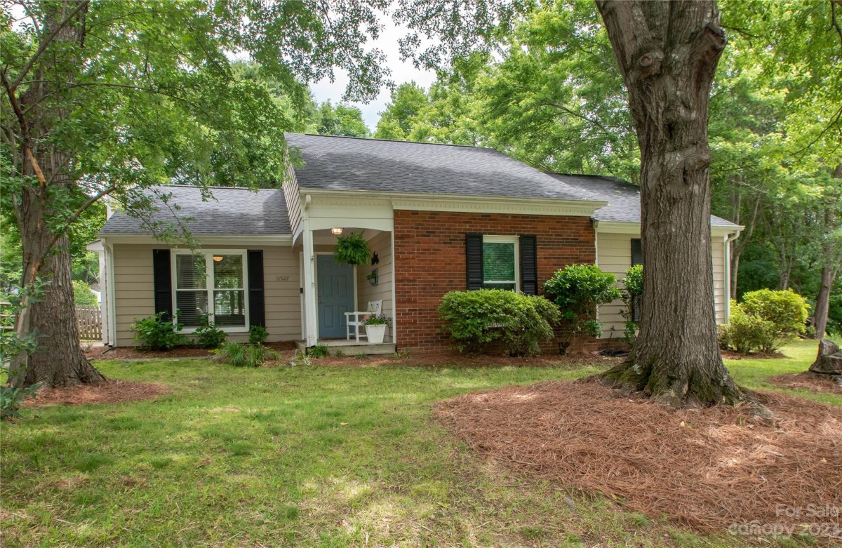 11527 Candlelight Court