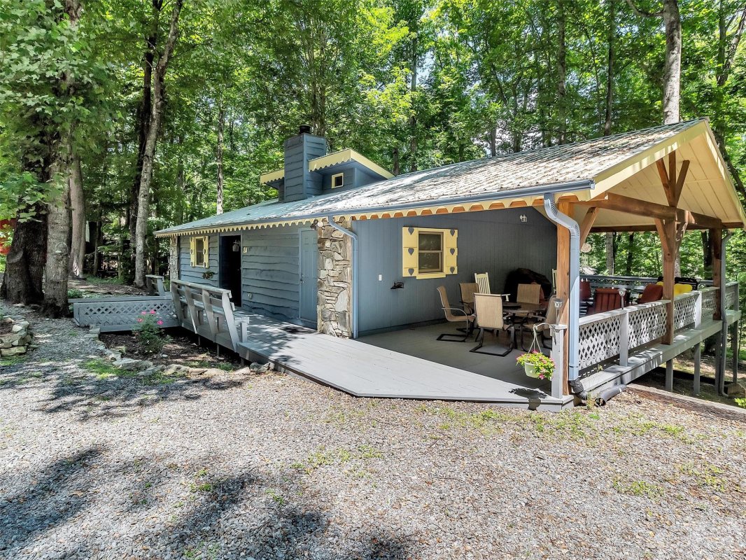 34 Oakridge Drive