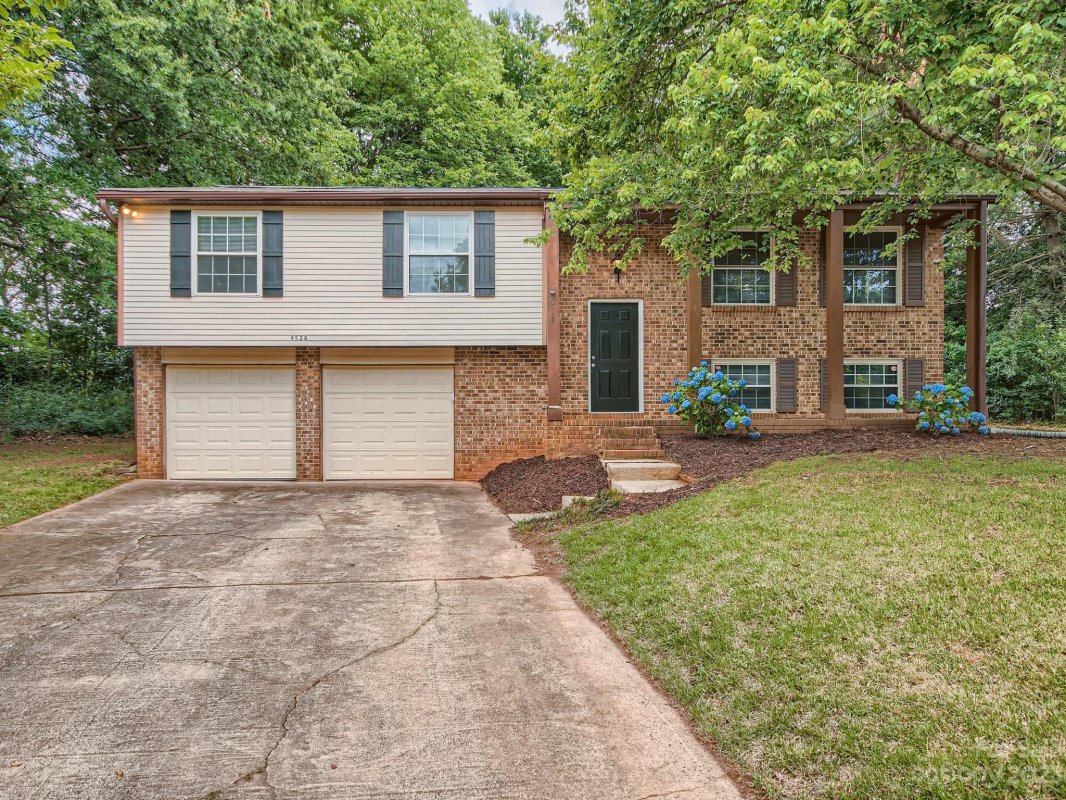 9528 Robert Burns Court