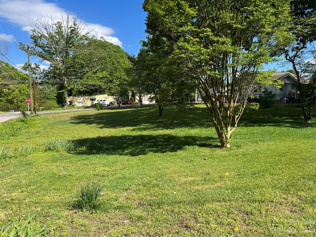 000 Oakwood Avenue