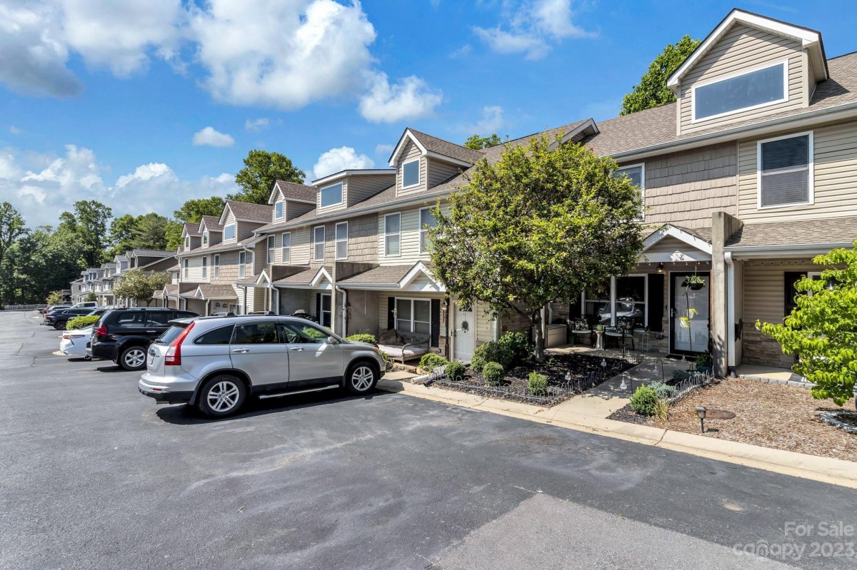 3 English Ivy Road