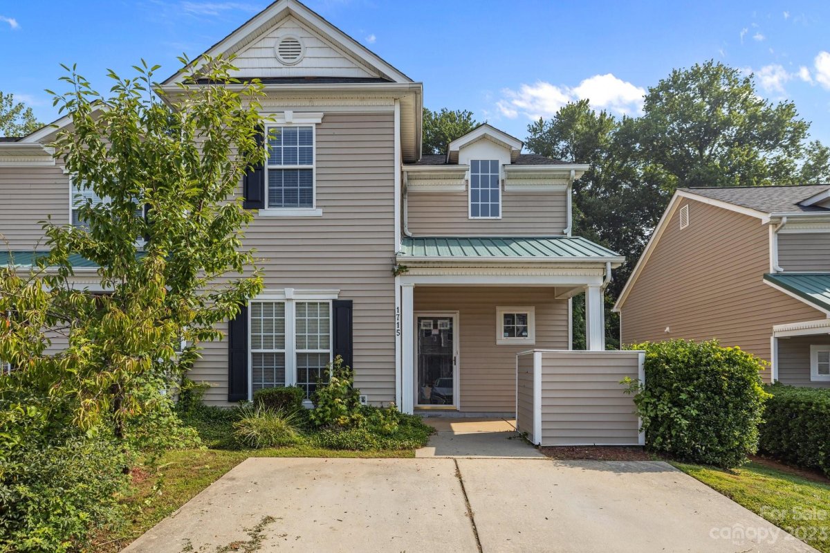 1715 Holliford Court