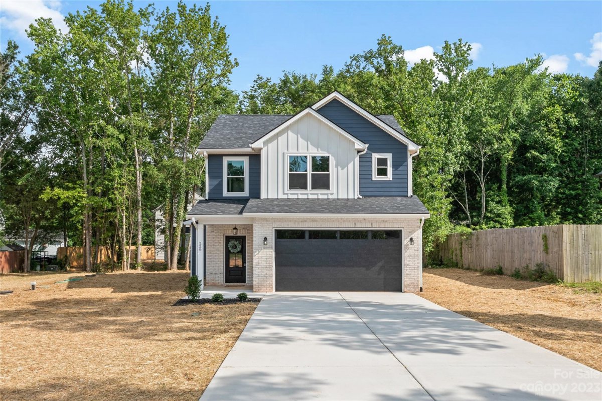 228 Picketts Circle