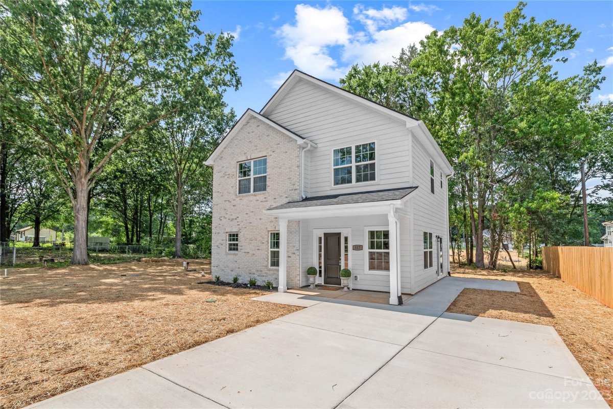 517 Picketts Circle
