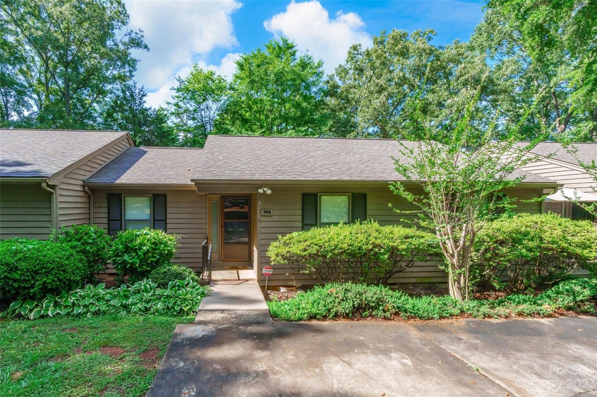 988 Cranberry Circle