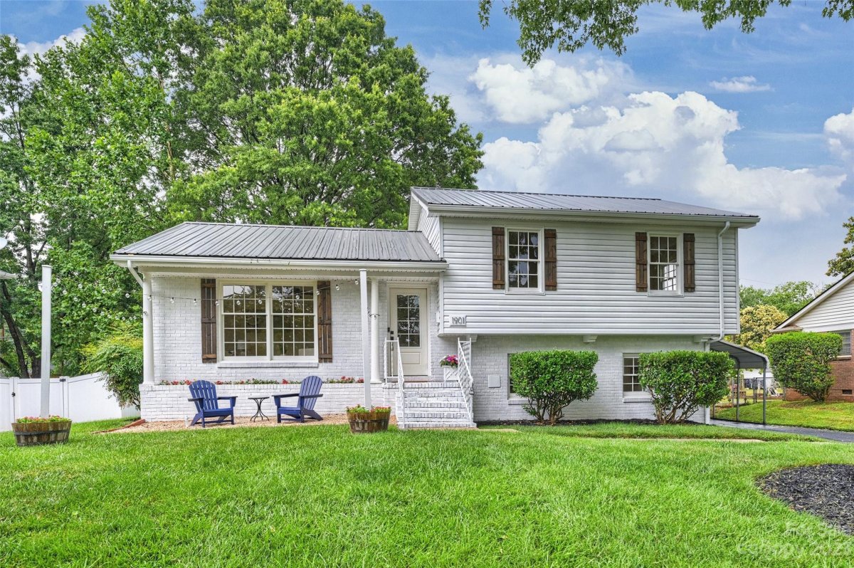 1901 Bentley Place